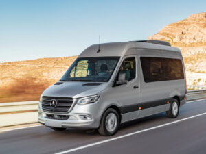 Замена лобового стекла на Mercedes Sprinter