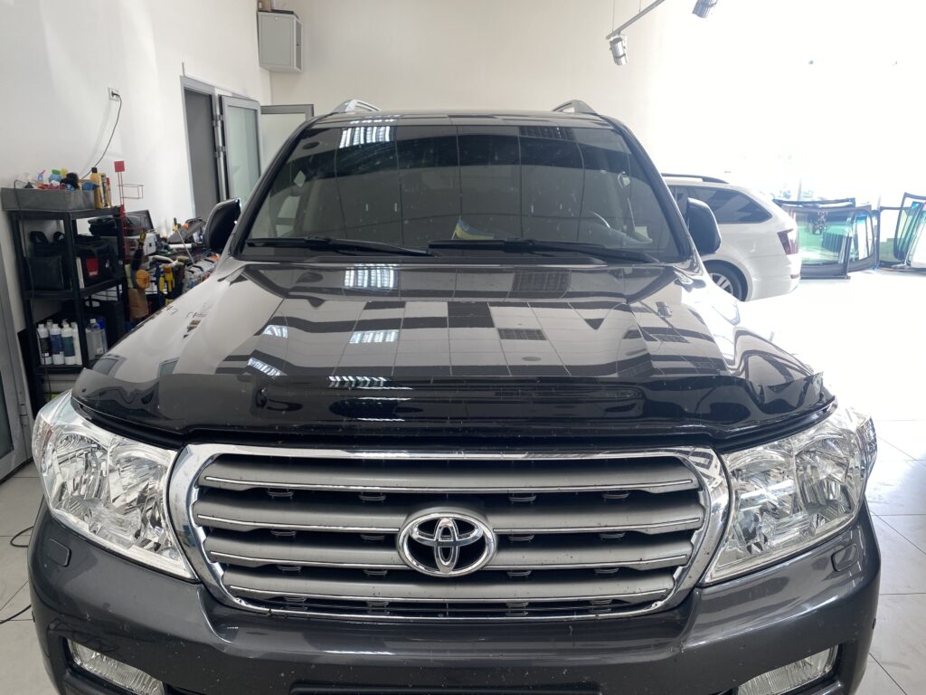 Замена автостекла на Toyota Land Cruiser