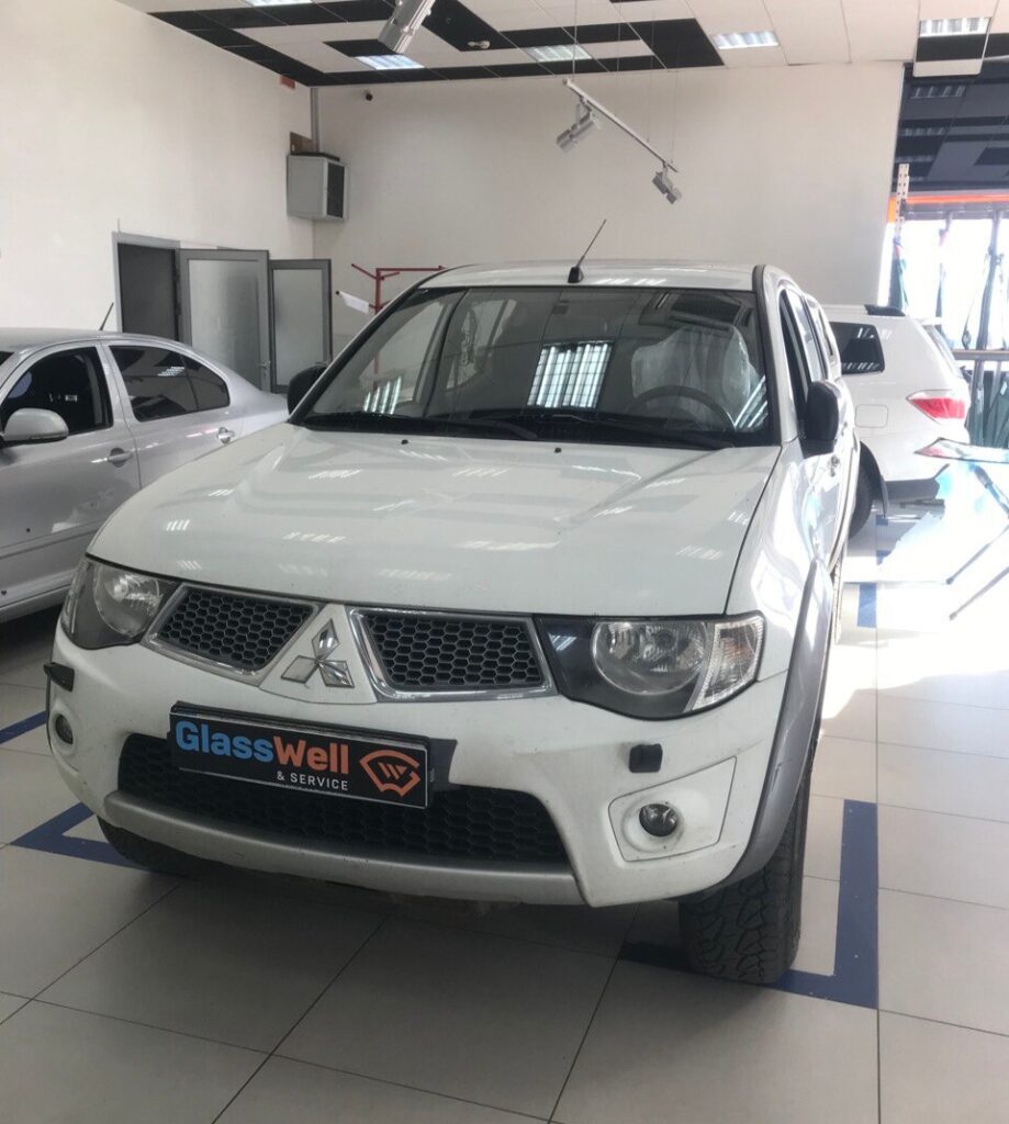 Замена автостекла на Mitsubishi L200