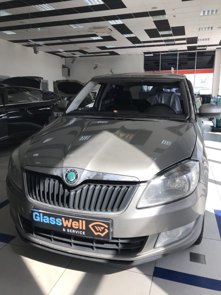 Замена автостекла на Skoda Fabia