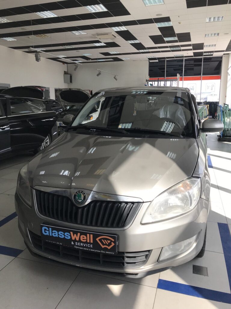 Замена автостекла на Skoda Fabia