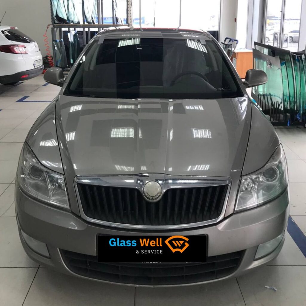 Заміна автоскла на Skoda Octavia