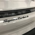 Замена автостекла на Porsche Taycan