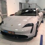 Замена автостекла на Porsche Taycan