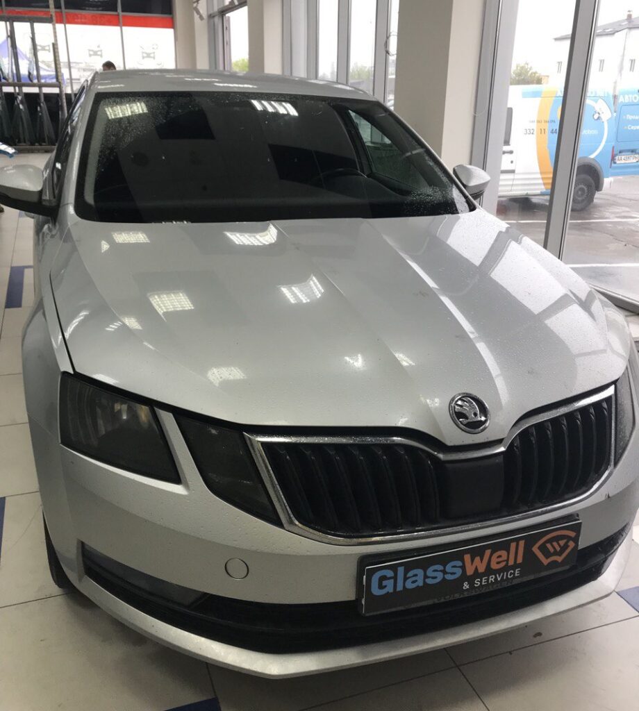 Замена автостекла на Skoda Octavia