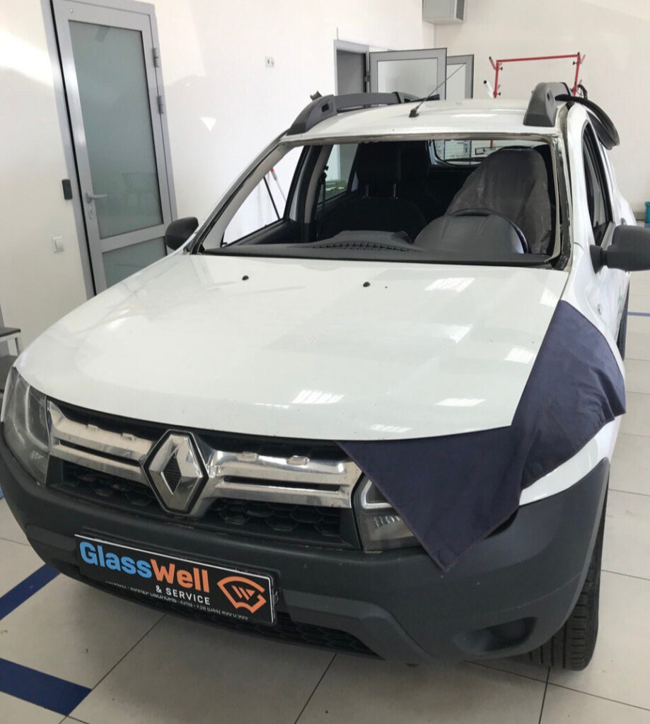 Замена автостекла на Renault Duster