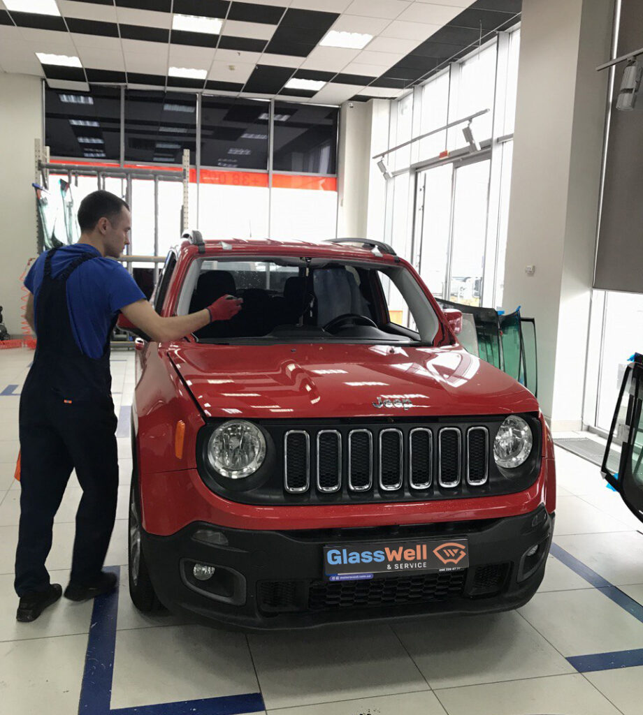 Замена автостекла на Jeep Renegade