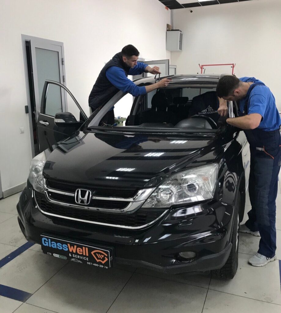 Замена автостекла на Honda CR-V