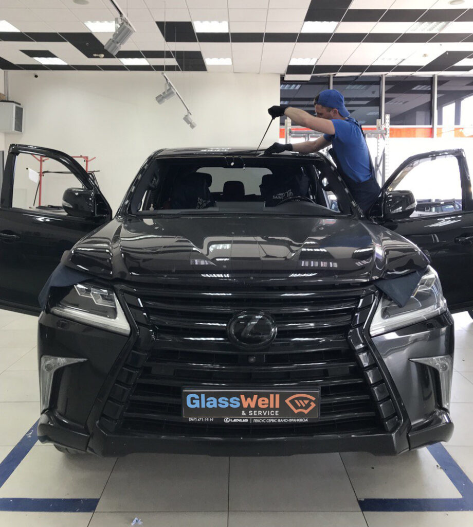 Замена автостекла на Lexus LX 450