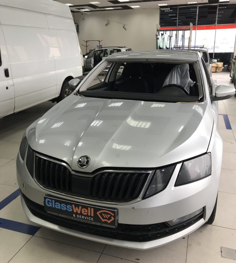 Замена автостекла на Skoda Octavia