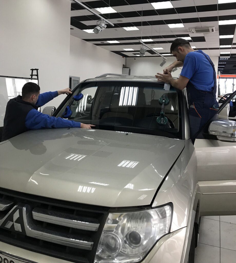 Замена автостекла на Mitsubishi Pajero