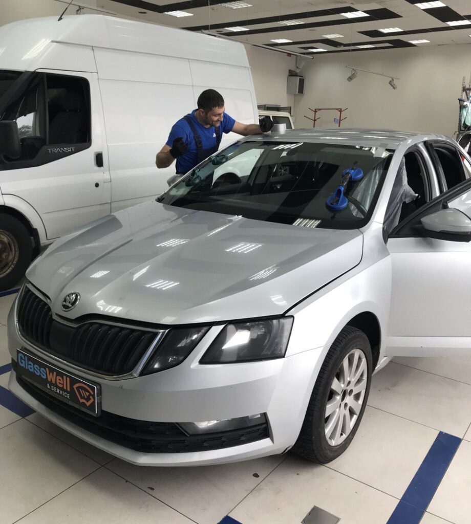 Замена автостекла на Skoda Octavia