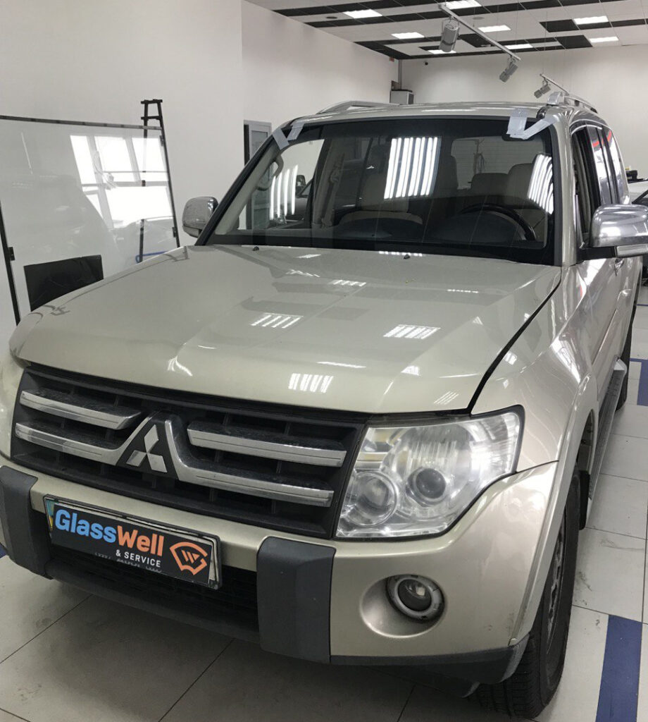 Замена автостекла на Mitsubishi Pajero