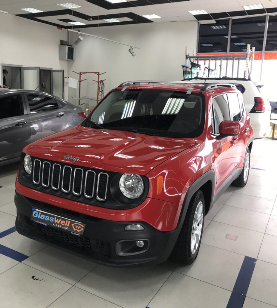 Замена автостекла на Jeep Renegade