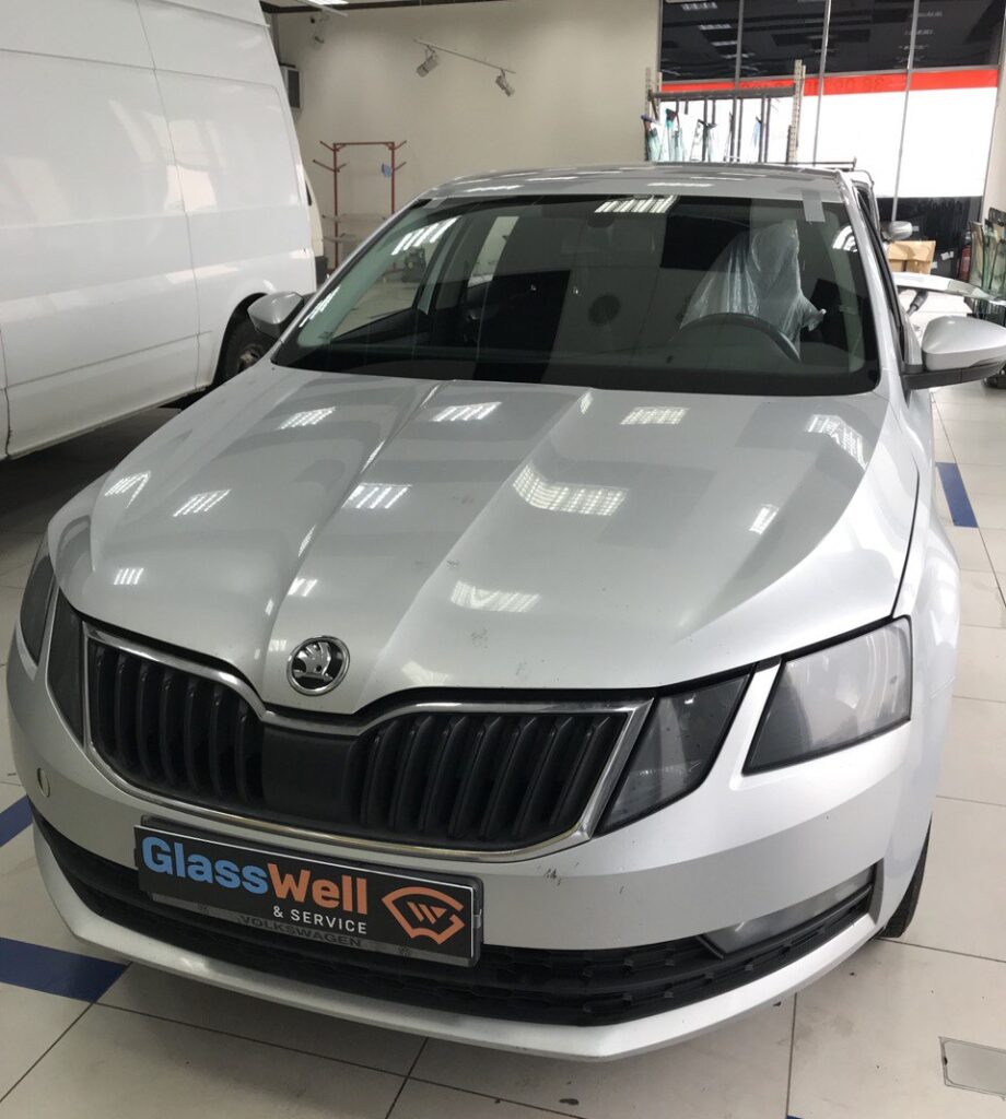 Замена автостекла на Skoda Octavia