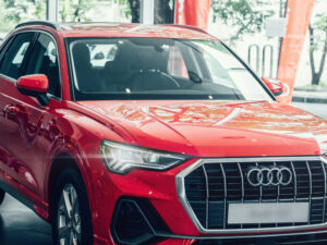 Замена лобового стекла Audi Q3 в Киеве: обслуживаем под ключ