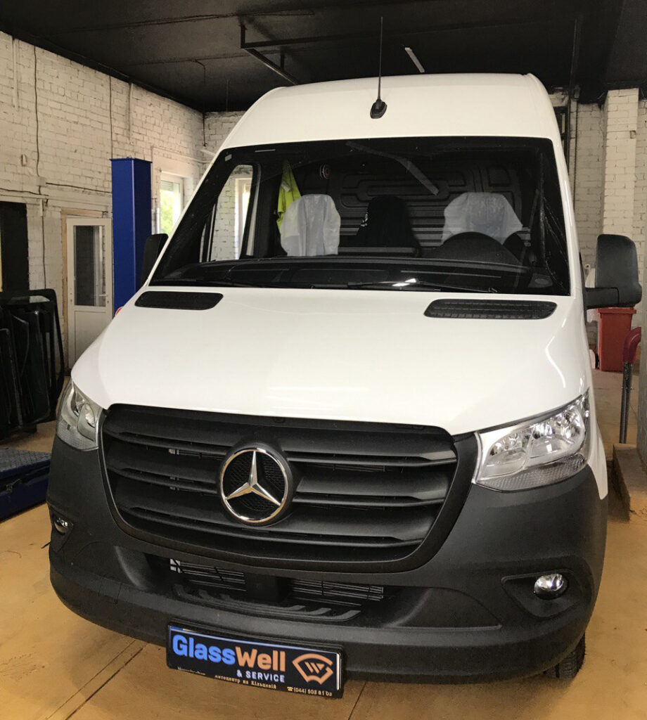 Заміна автоскла на Mercedes-Benz Sprinter