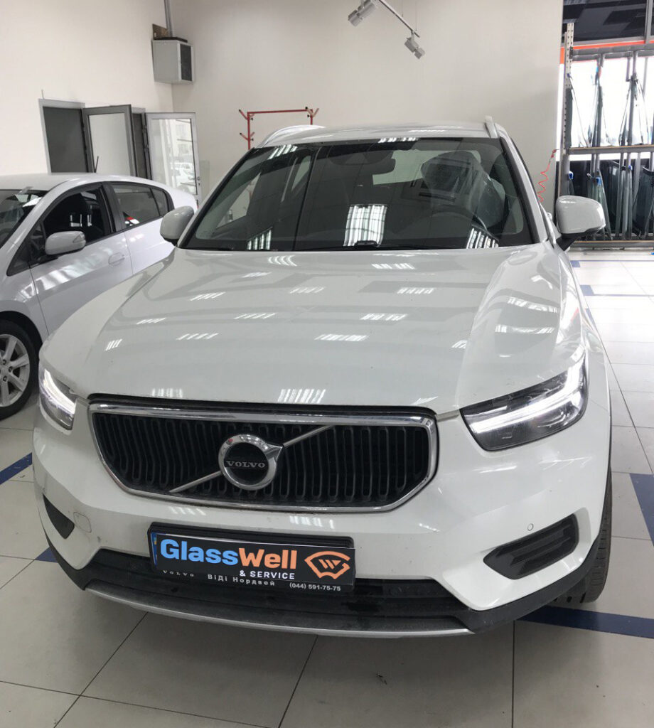 Замена автостекла на Volvo XC40