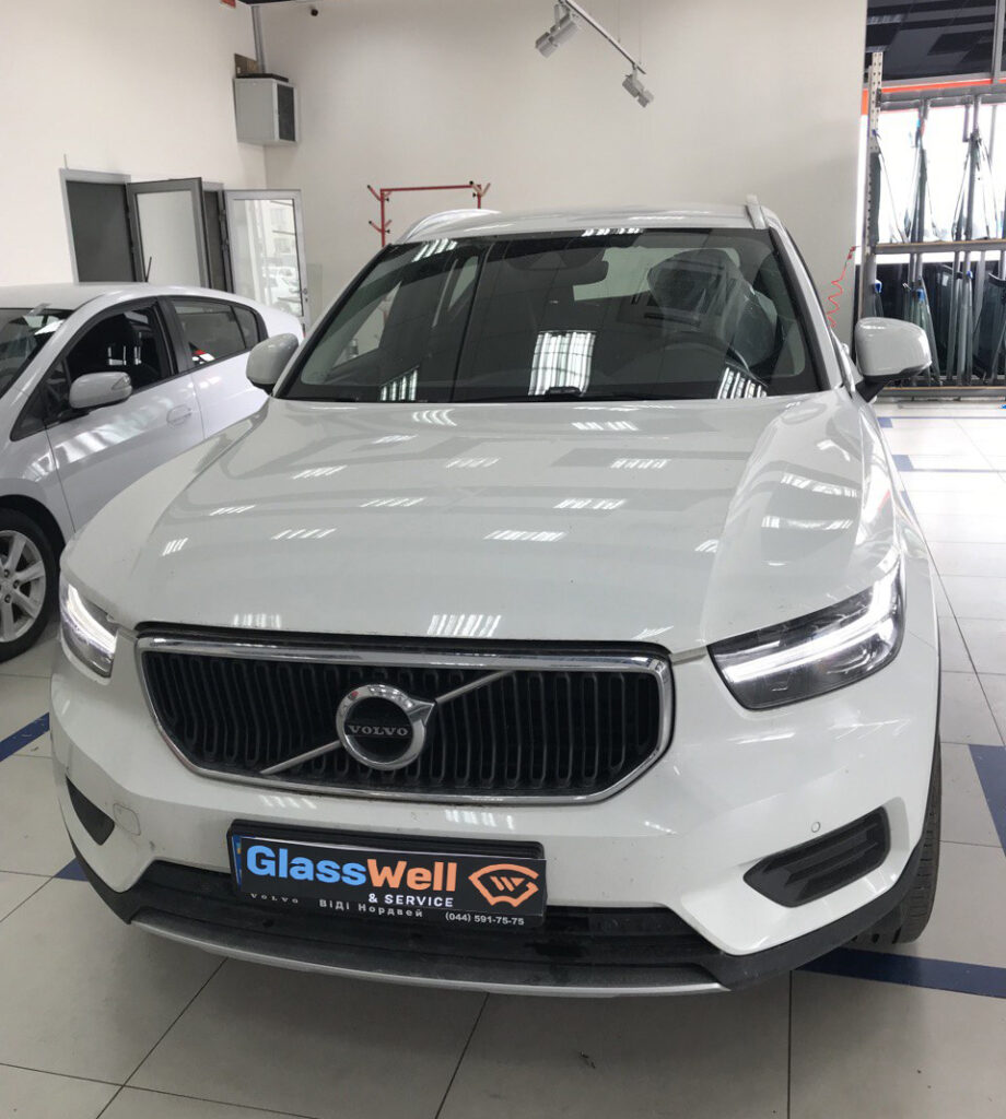 Замена автостекла на Volvo XC40