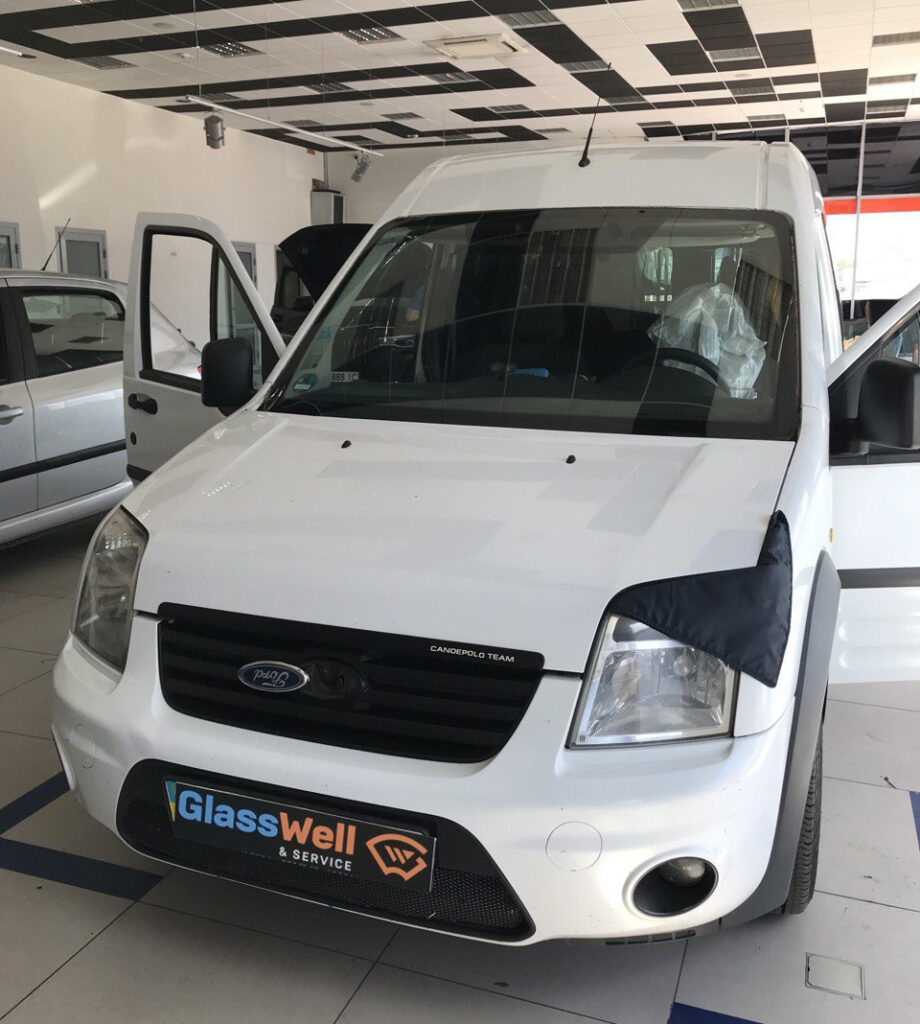 Замена автостекла на Ford Transit Connect