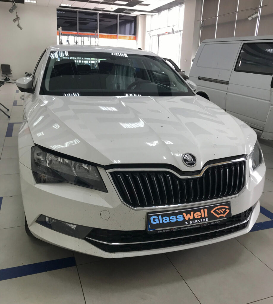 Замена автостекла на Skoda Superb