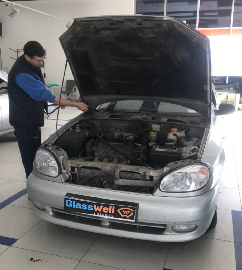 Замена автостекла на Daewoo Lanos