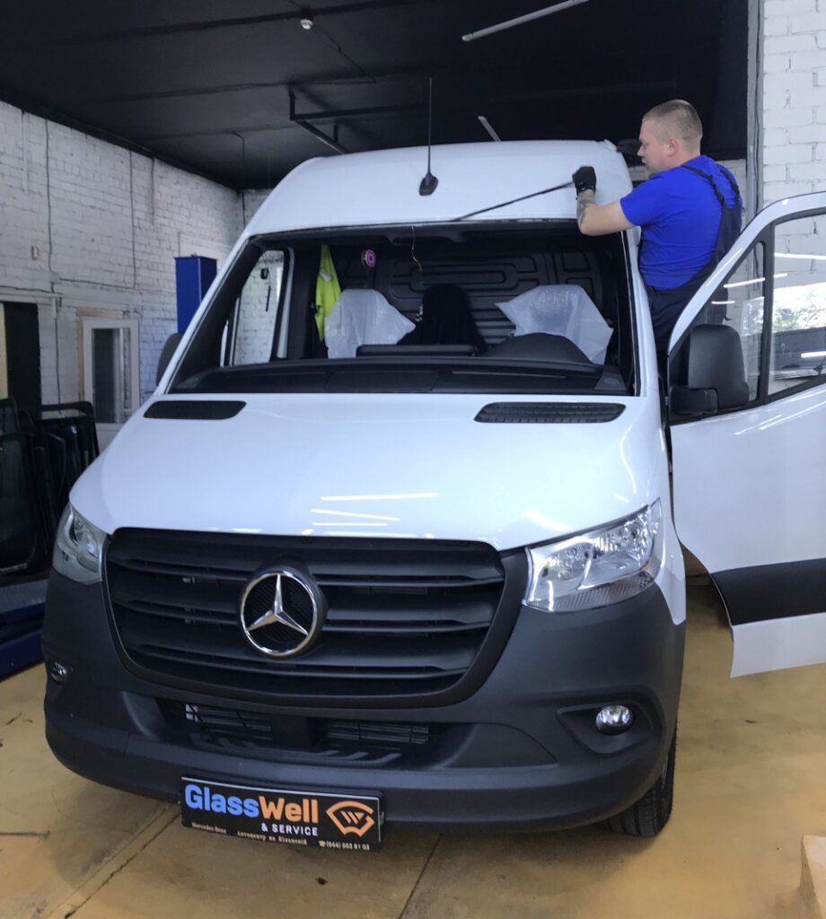 Заміна автоскла на Mercedes-Benz Sprinter