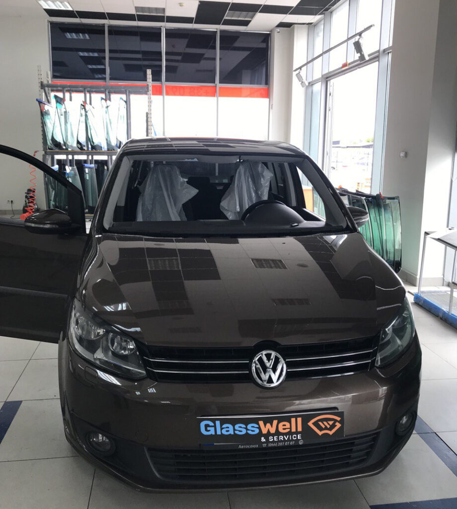 Замена автостекла на Volkswagen Touran