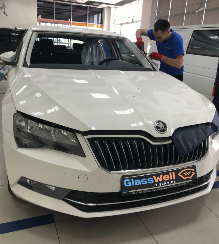 Замена автостекла на Skoda Superb