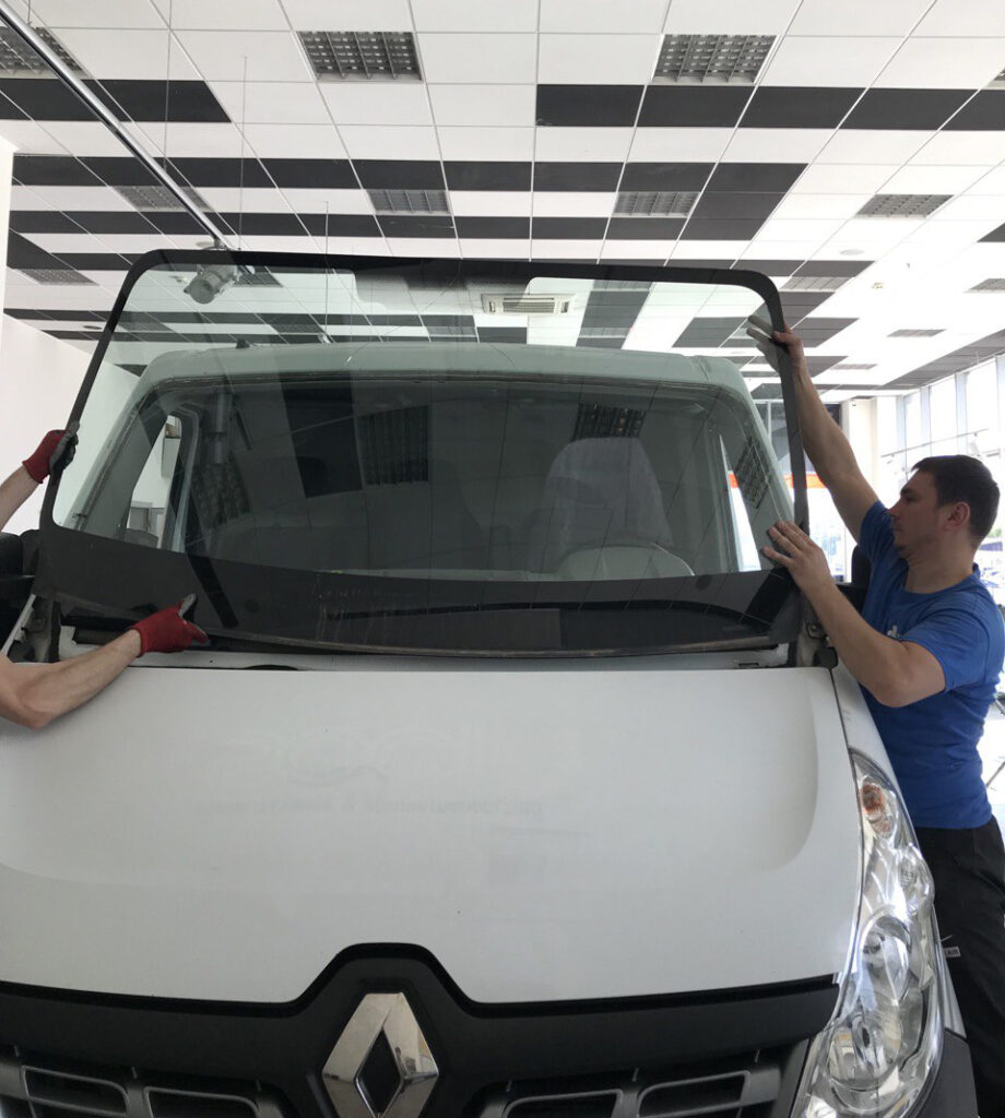 Замена автостекла на Renault Master