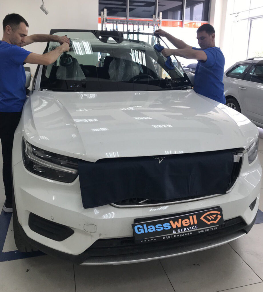 Замена автостекла на Volvo XC40