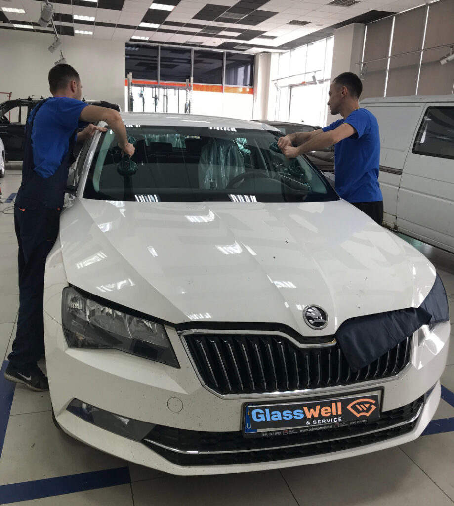 Замена автостекла на Skoda Superb