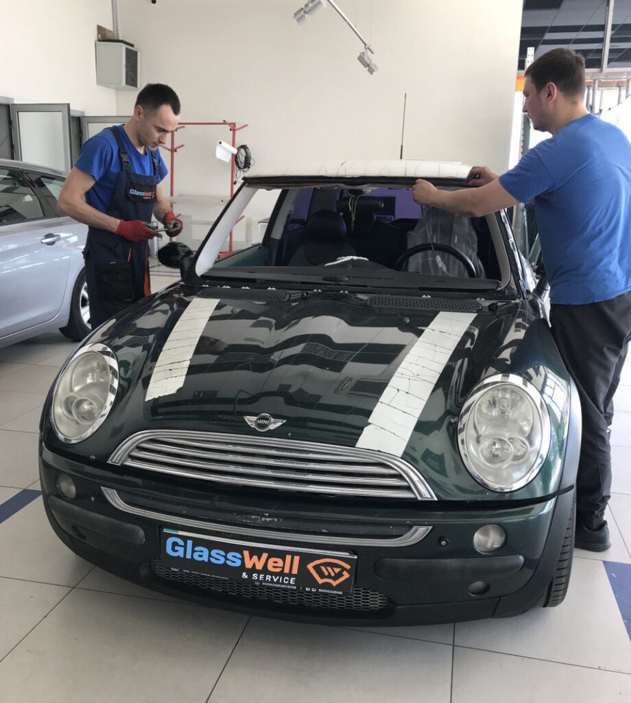 Замена автостекла на Mini Cooper