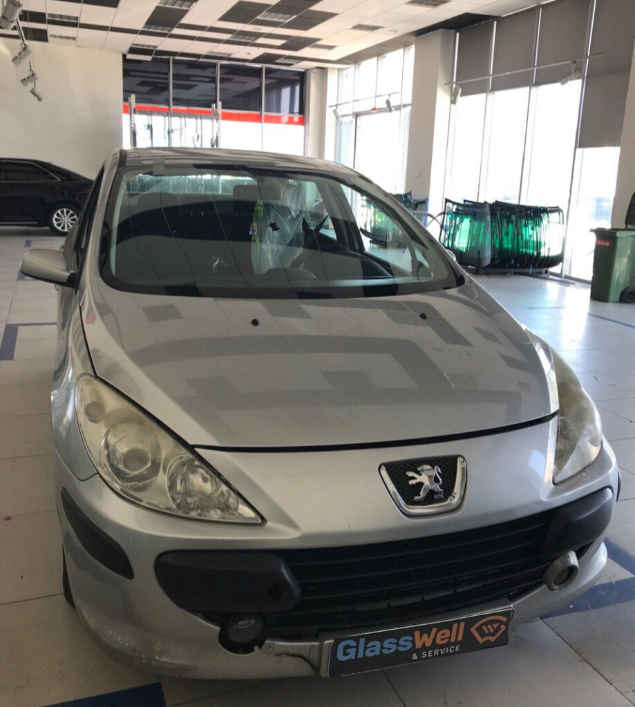 Замена автостекла на Peugeot 307