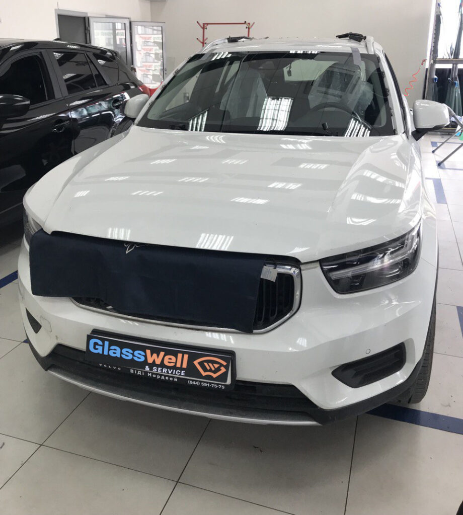 Замена автостекла на Volvo XC40