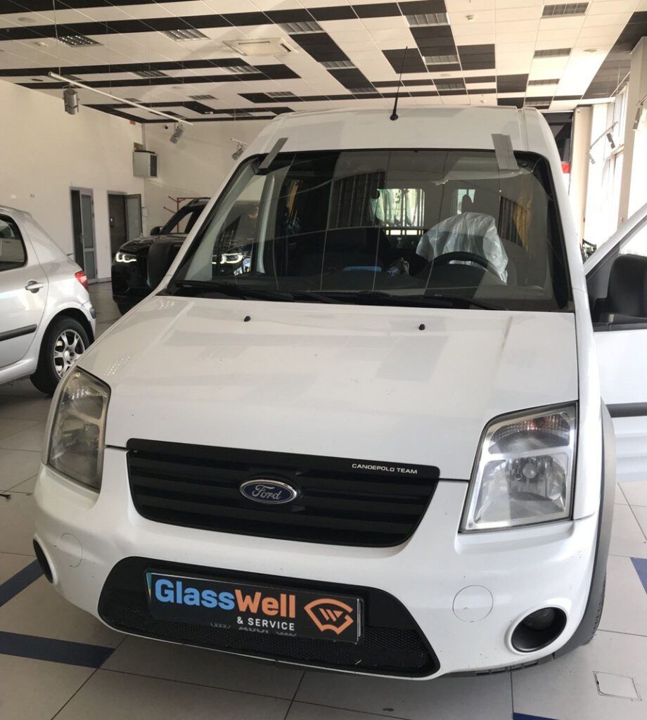 Замена автостекла на Ford Transit Connect