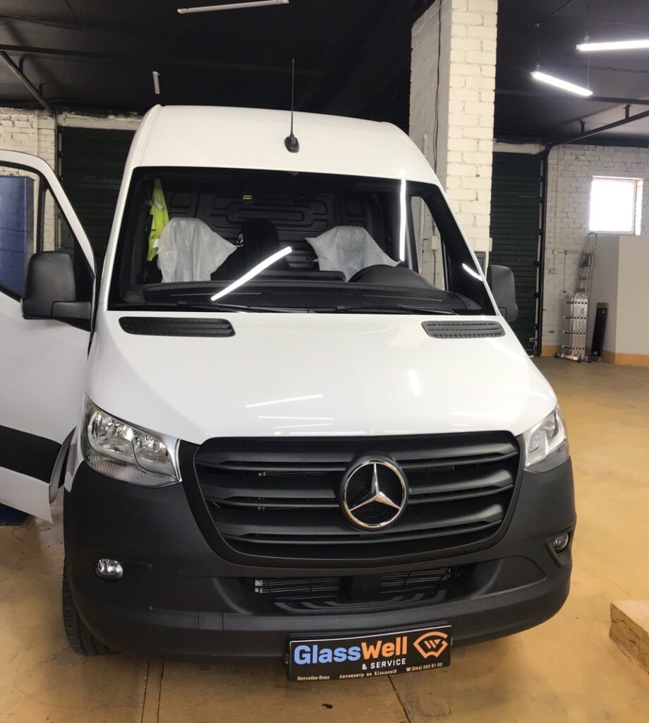 Заміна автоскла на Mercedes-Benz Sprinter