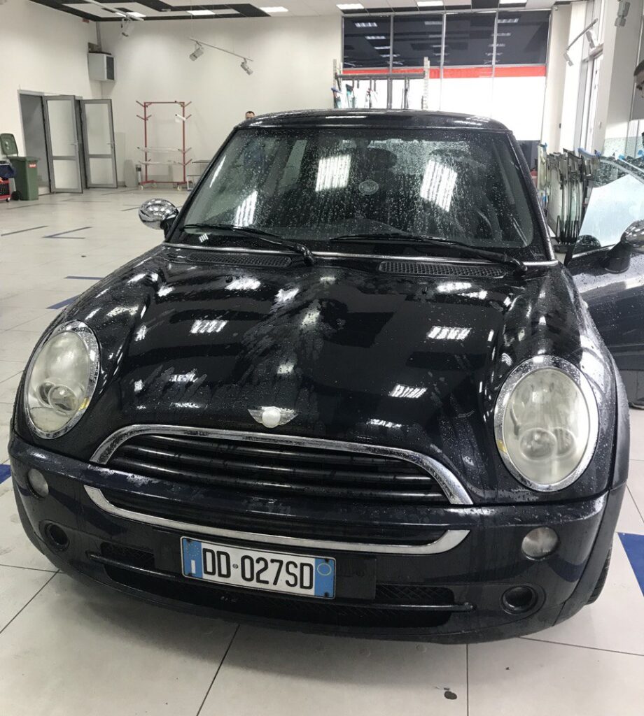 Замена автостекла на Mini Cooper