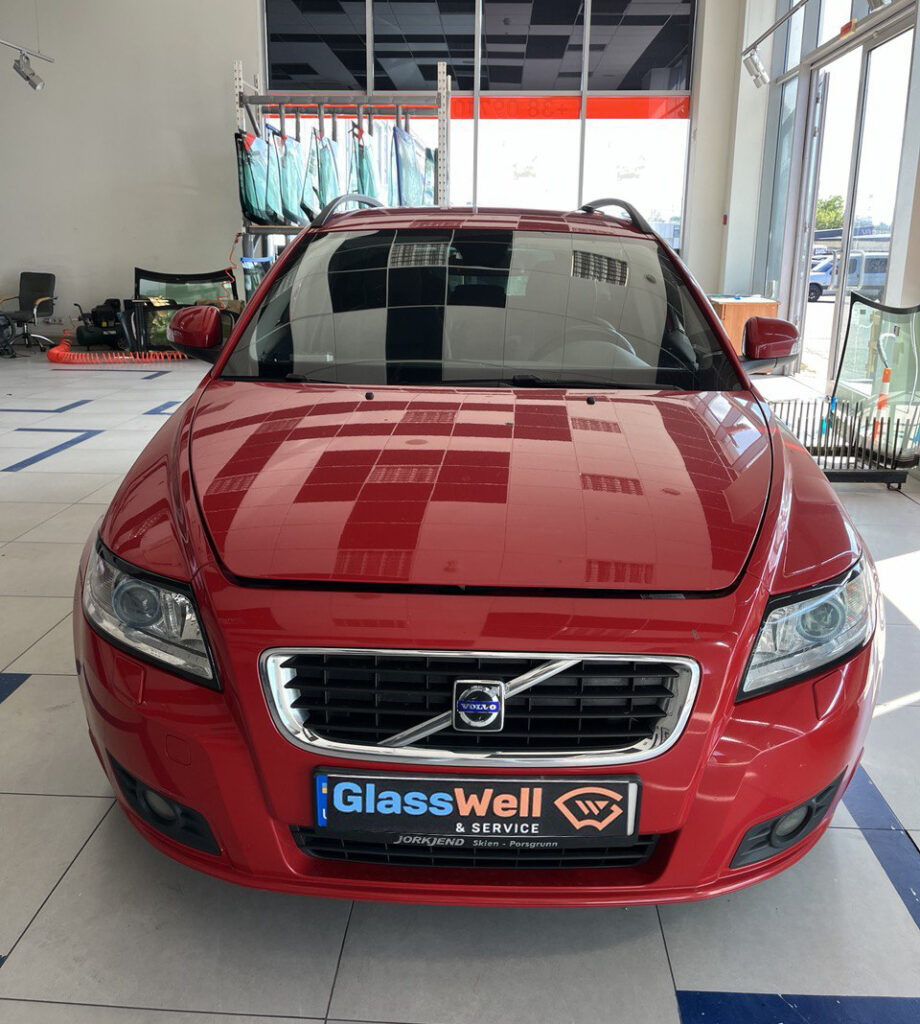 Замена автостекла на Volvo V50