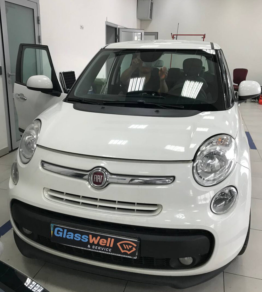 Замена автостекла на Fiat 500L