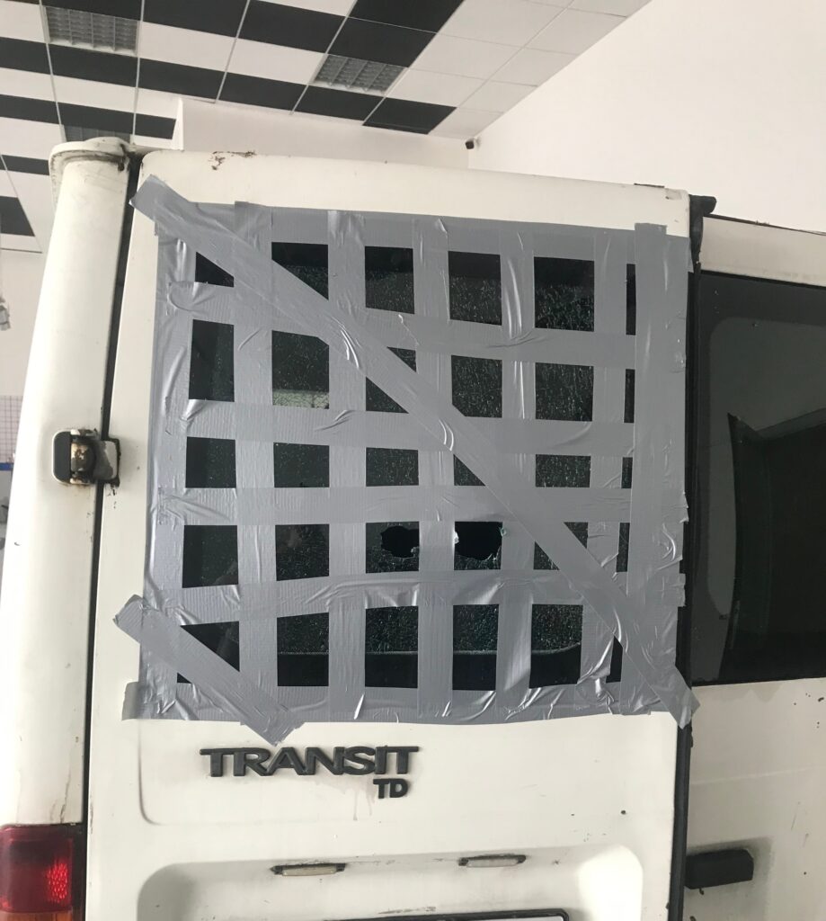 Замена заднего стекла на Ford Transit