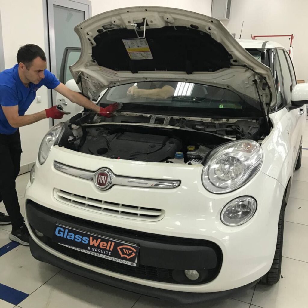 Замена автостекла на Fiat 500L