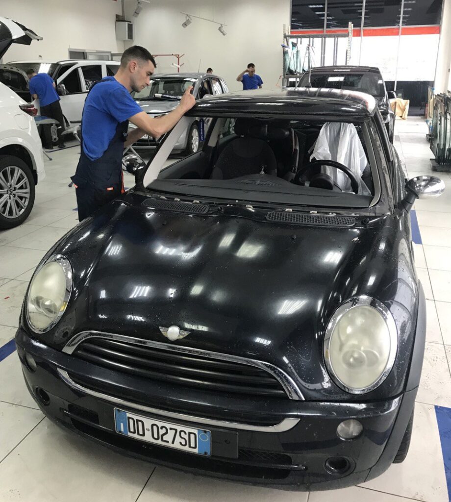 Замена автостекла на Mini Cooper