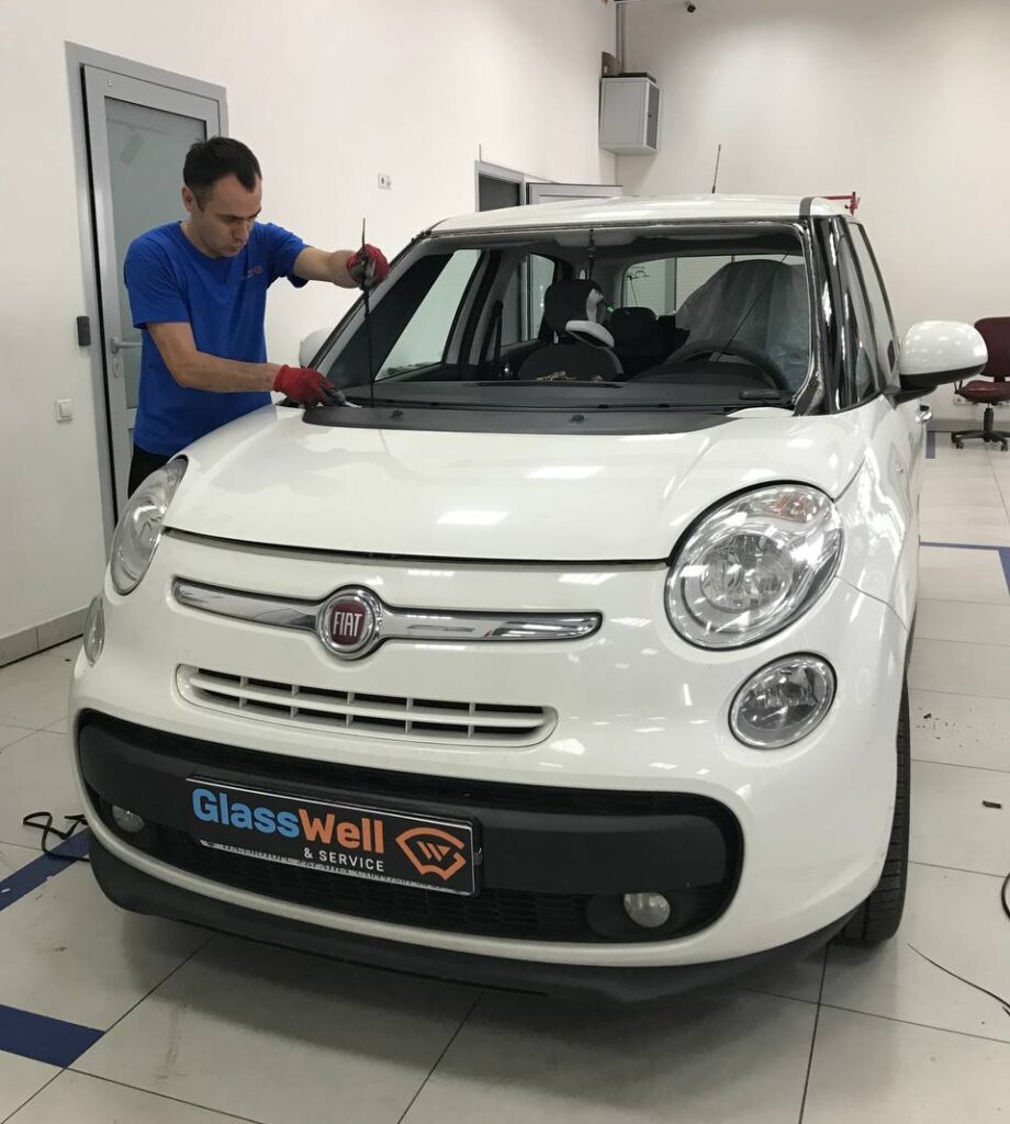 Замена автостекла на Fiat 500L