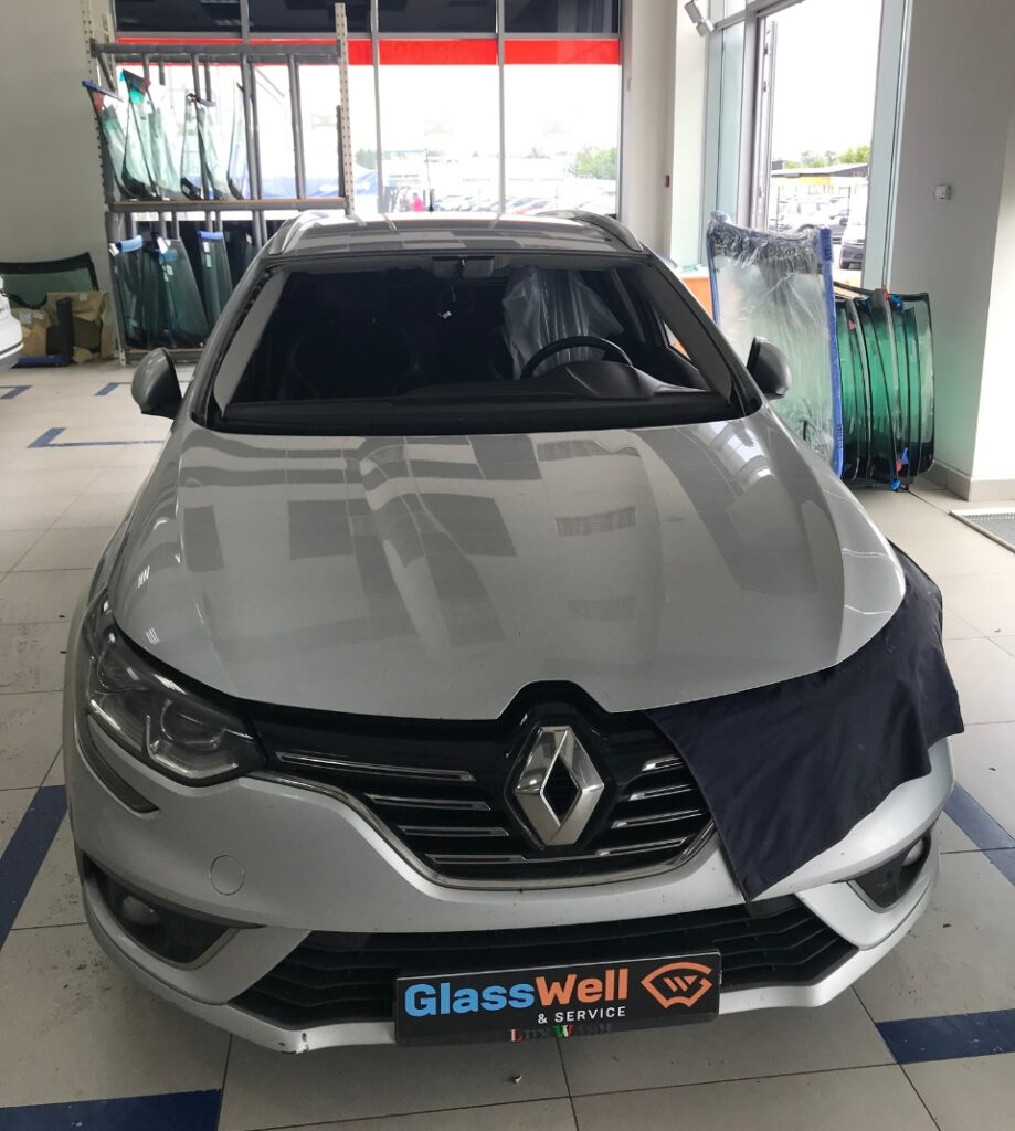 Замена автостекла на Renault Megane