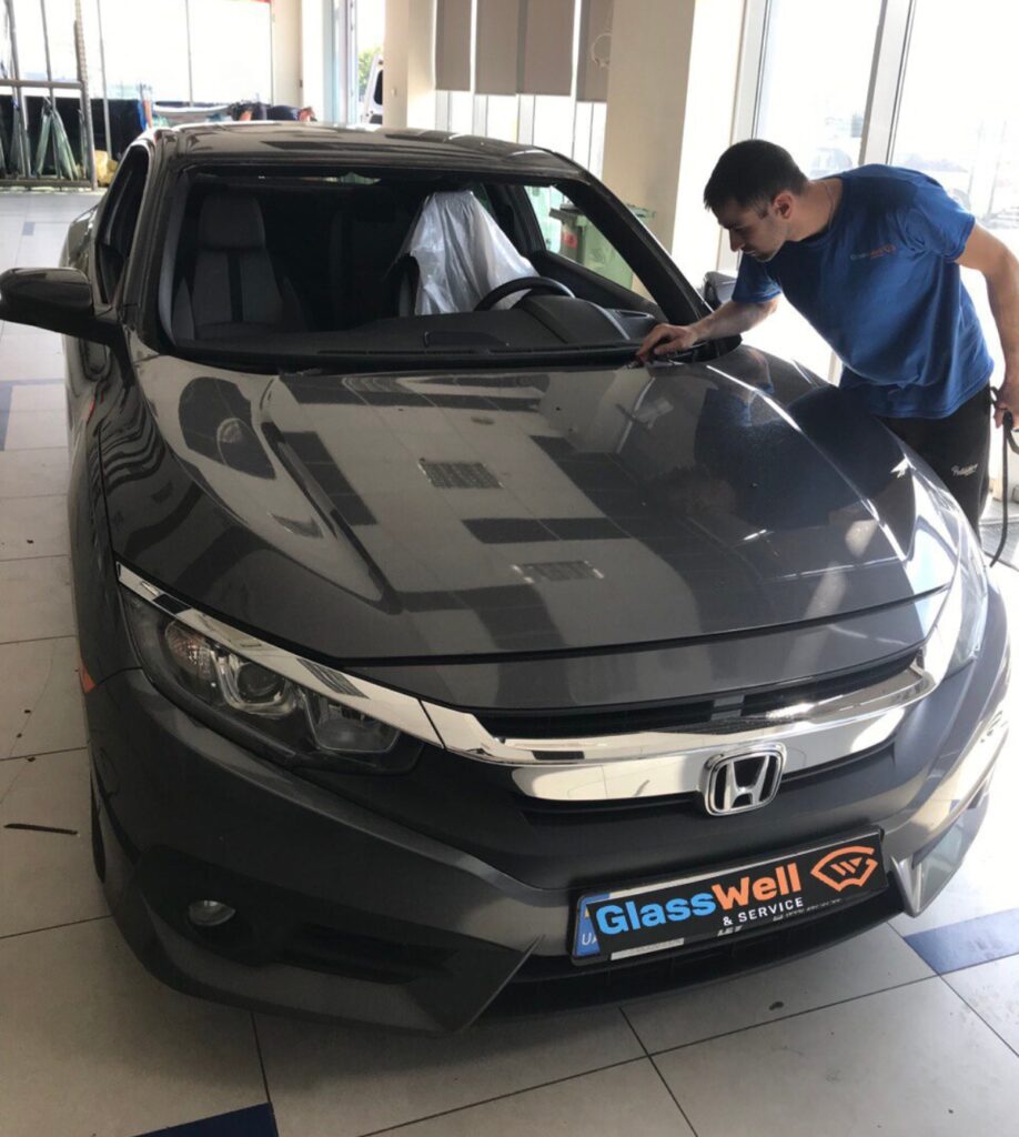 Замена автостекла на Honda Civic