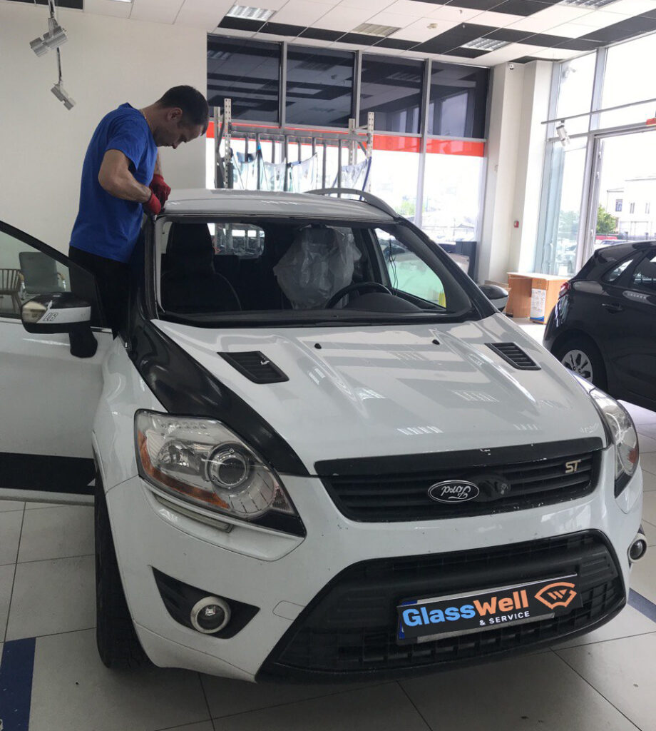 Замена автостекла на Ford Kuga