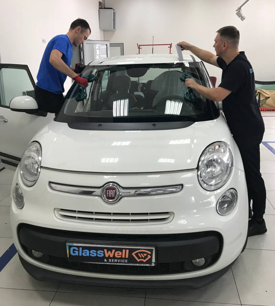 Замена автостекла на Fiat 500L