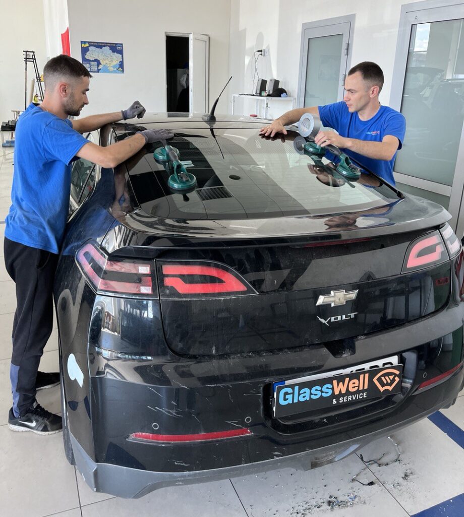 Замена заднего стекла на Chevrolet Volt