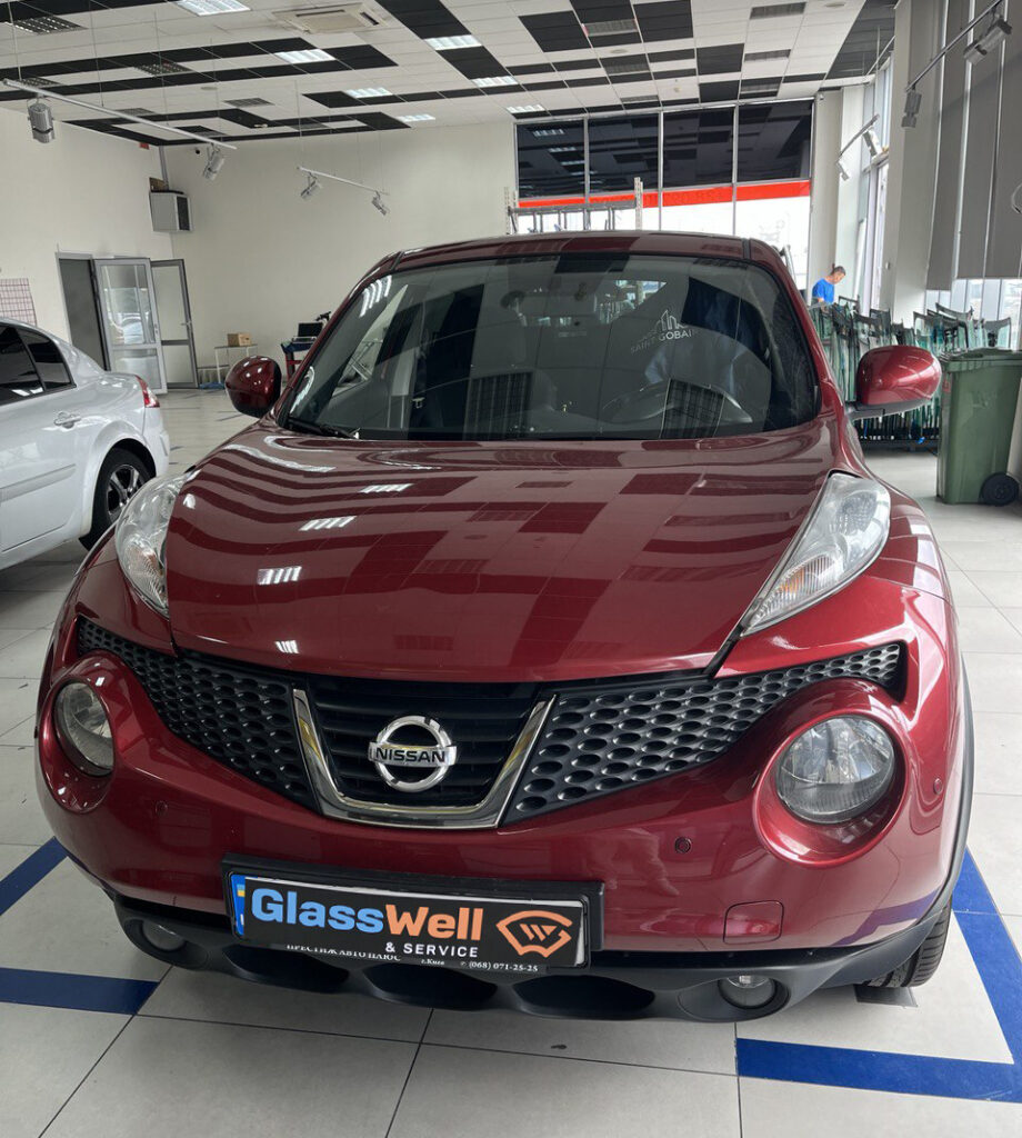 Замена автостекла на Nissan Juke